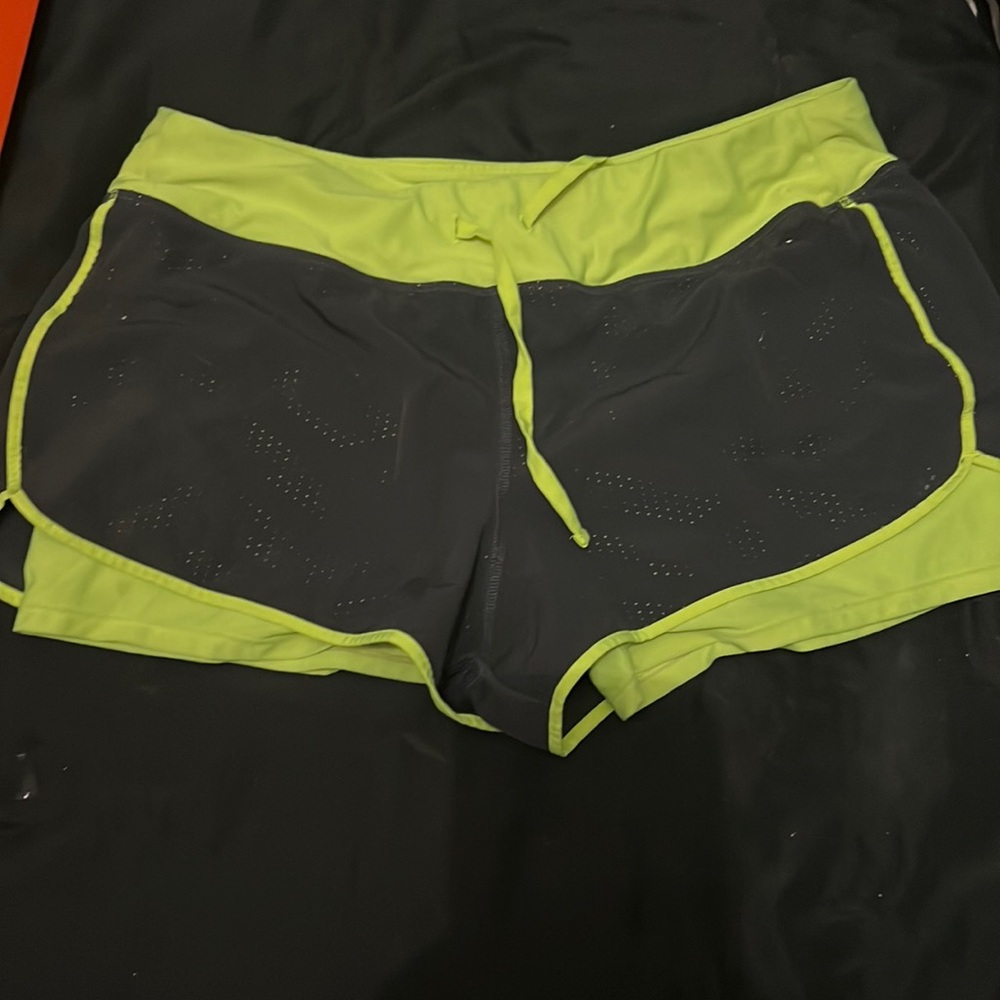 Avia Shorts Size Large
